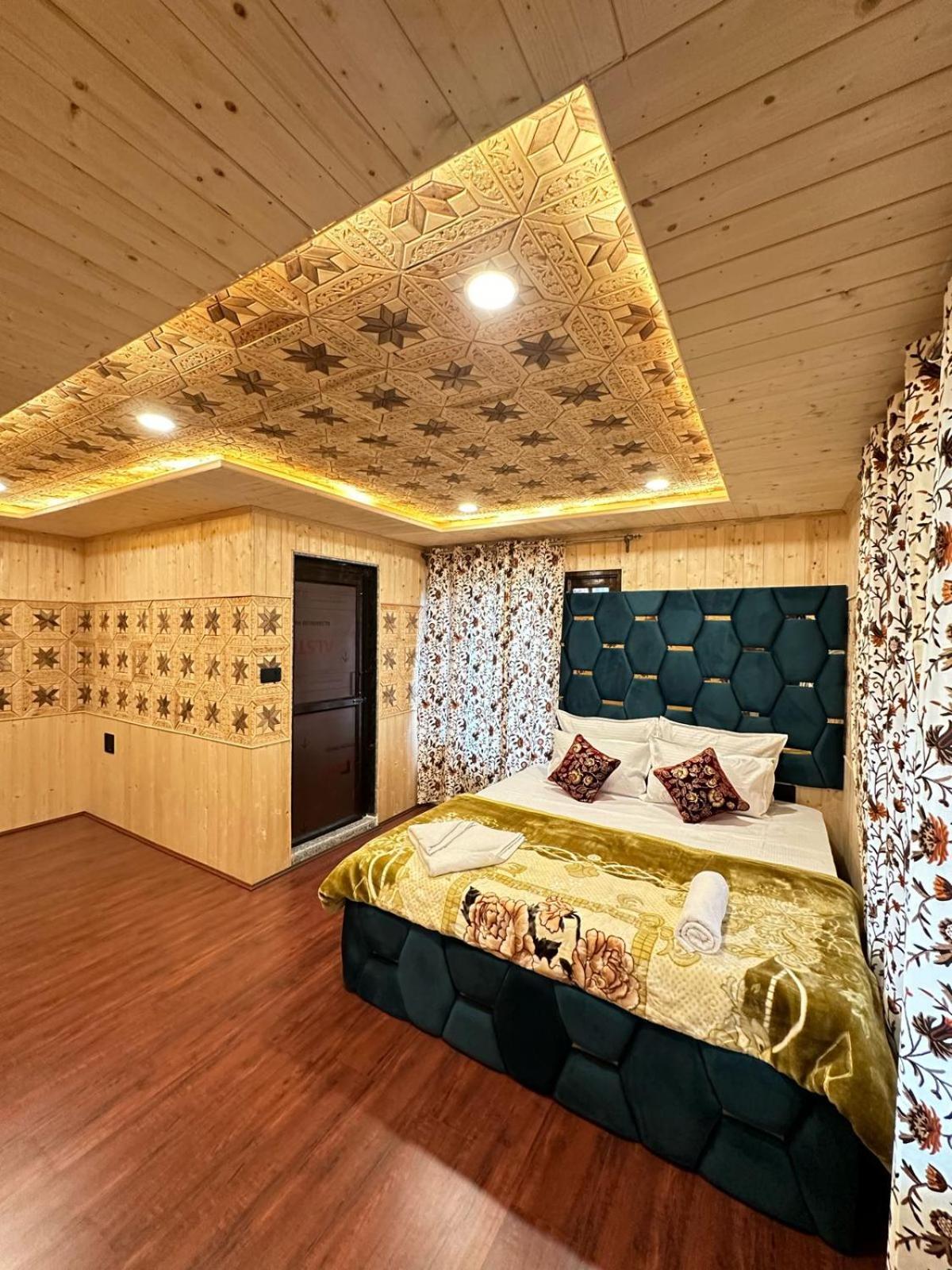 The Royal Choice * Pahalgam