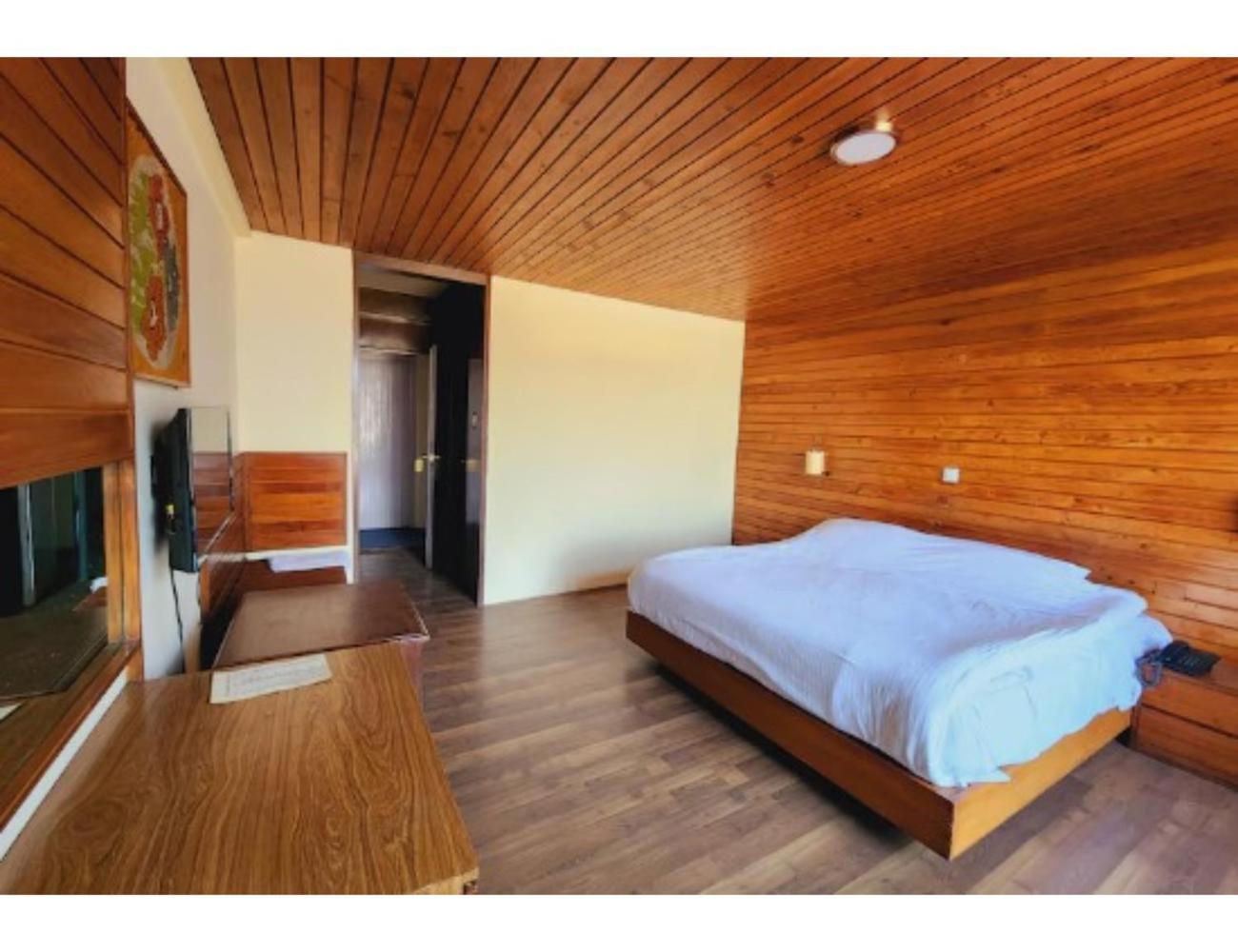 Woodstock ,pahalgam