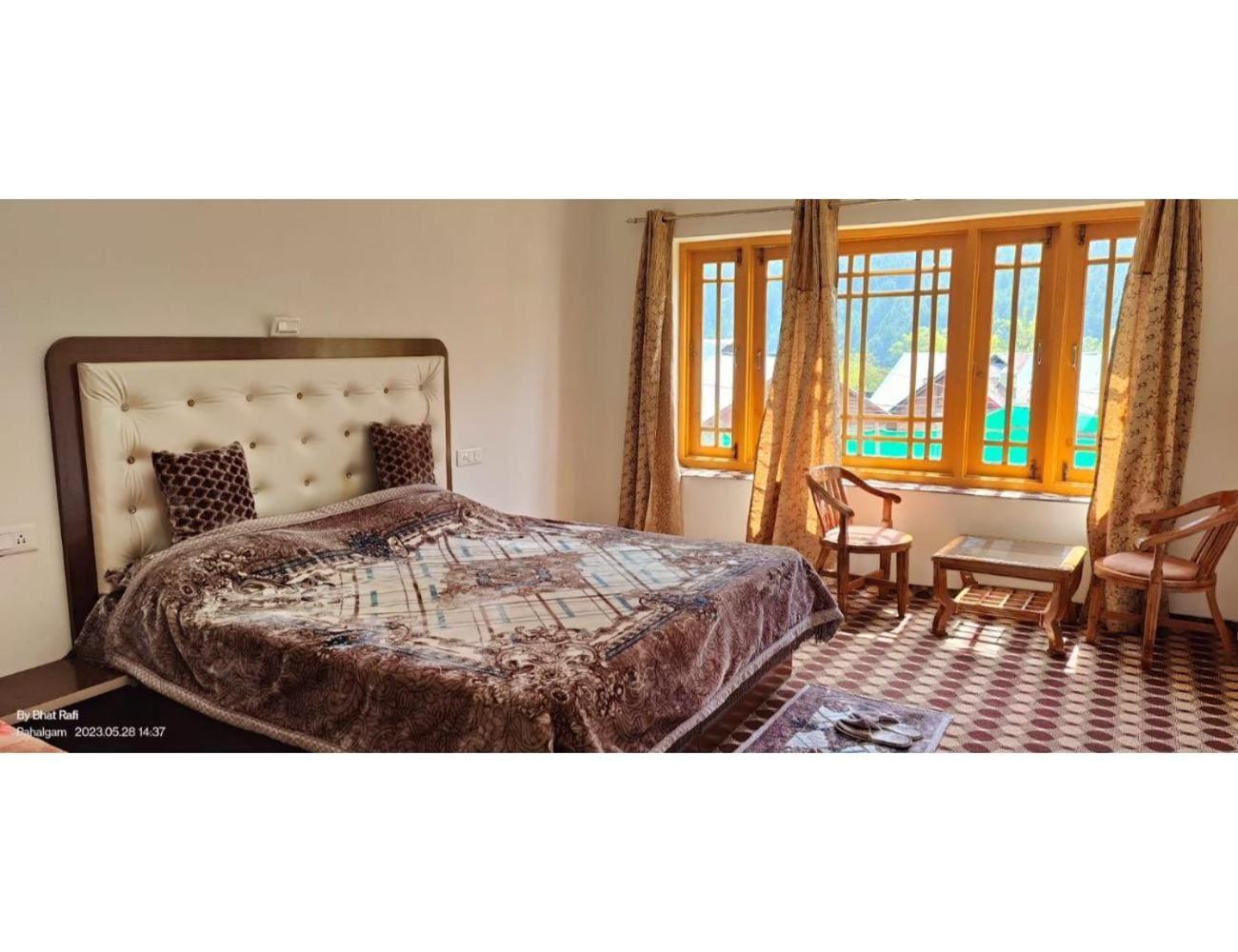 Homestay Crown Plaza,