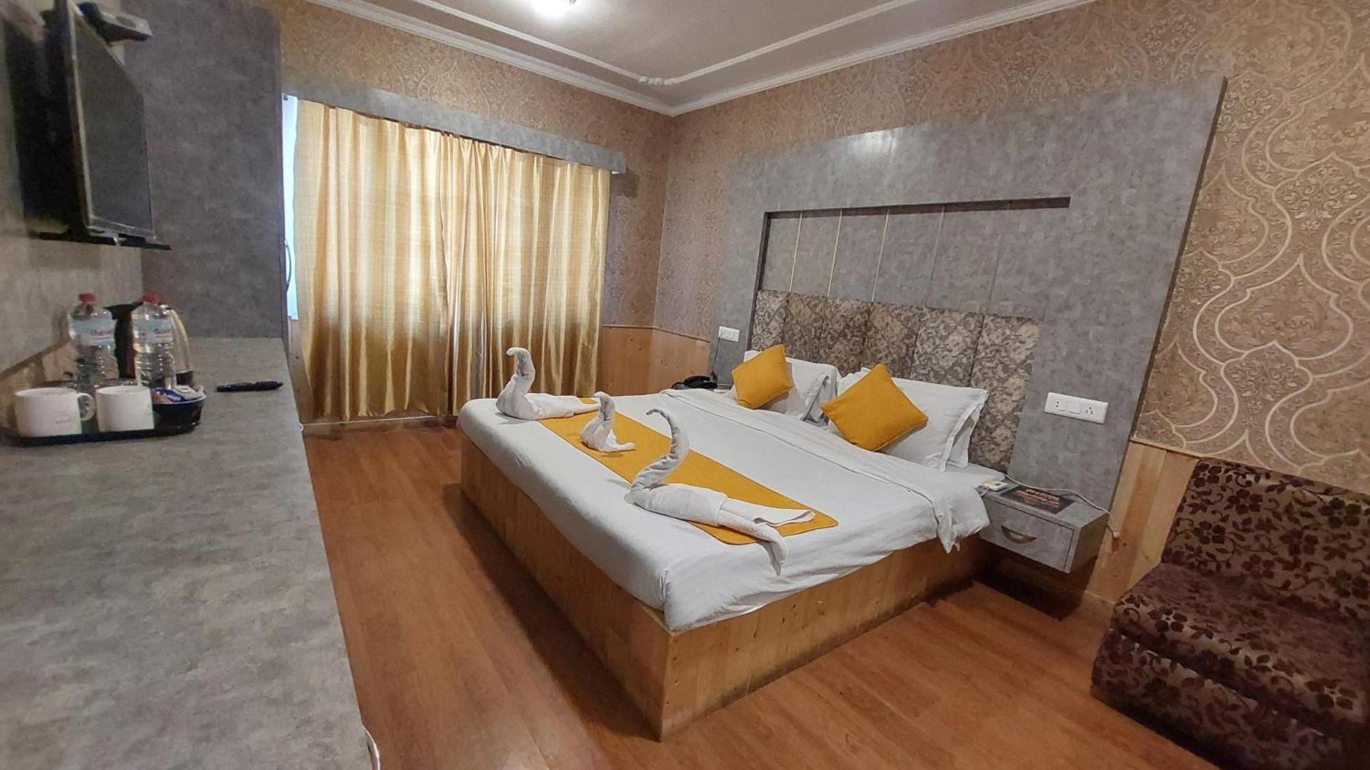 Hotel Outlook 3*
