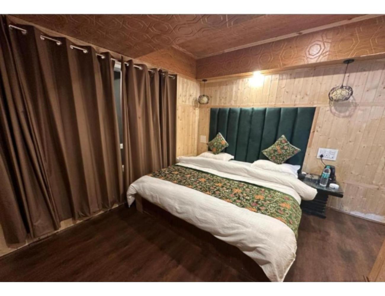 Mala Castle And Hotel, Pahalgam