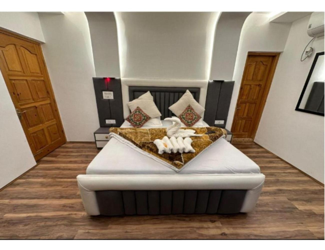 Homestay Mala Castle And Hotel,