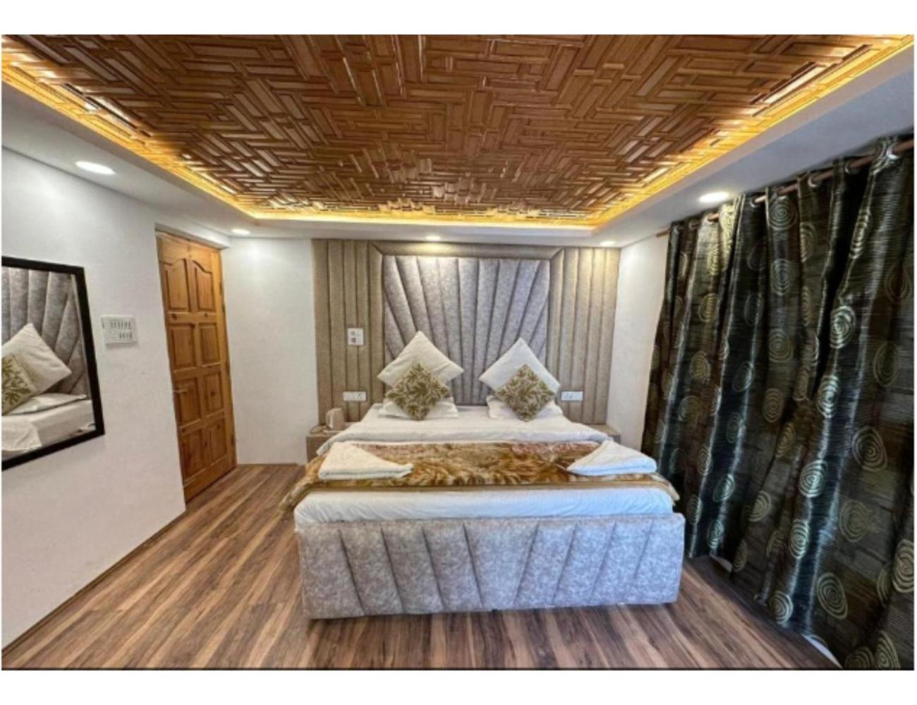 Homestay Mala Castle And Hotel, *