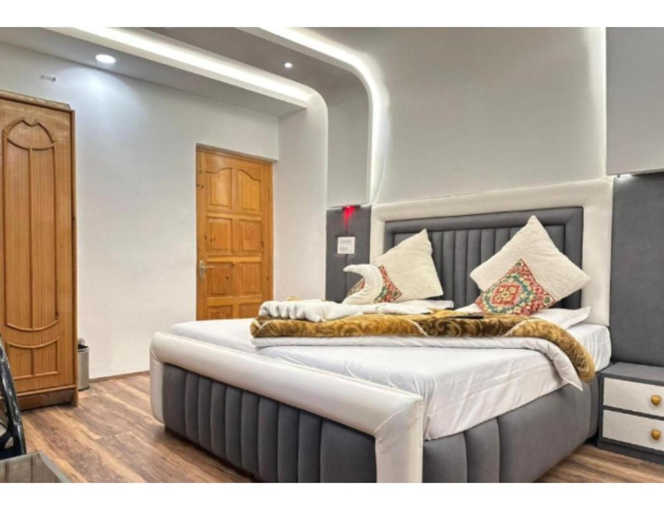 Homestay Mala Castle And Hotel,