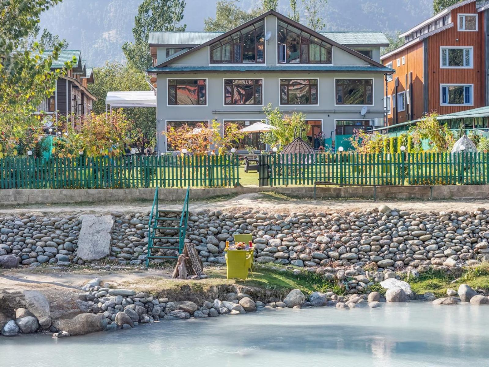 River View Hotel 3*