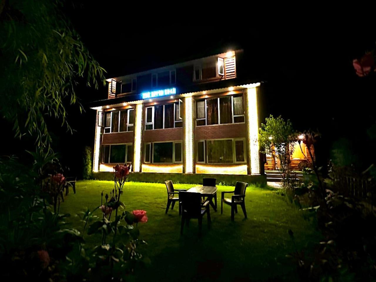 River Edge Hotel 2*