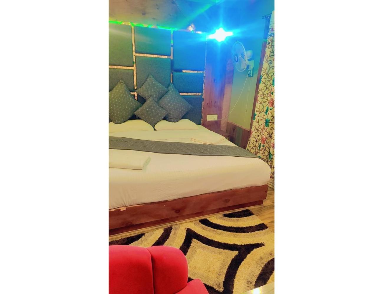 Indus Resort, Homestay *