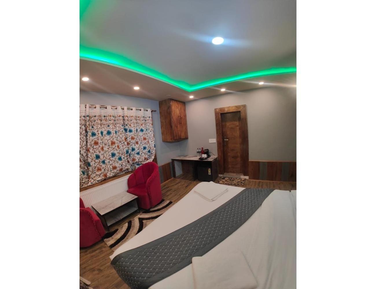 Homestay Indus Resort, *