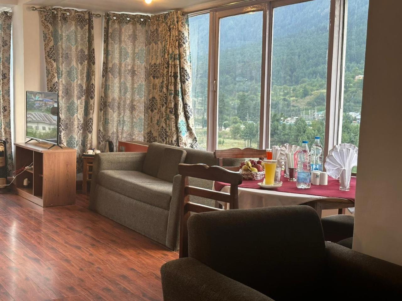 The Quiet Hotel