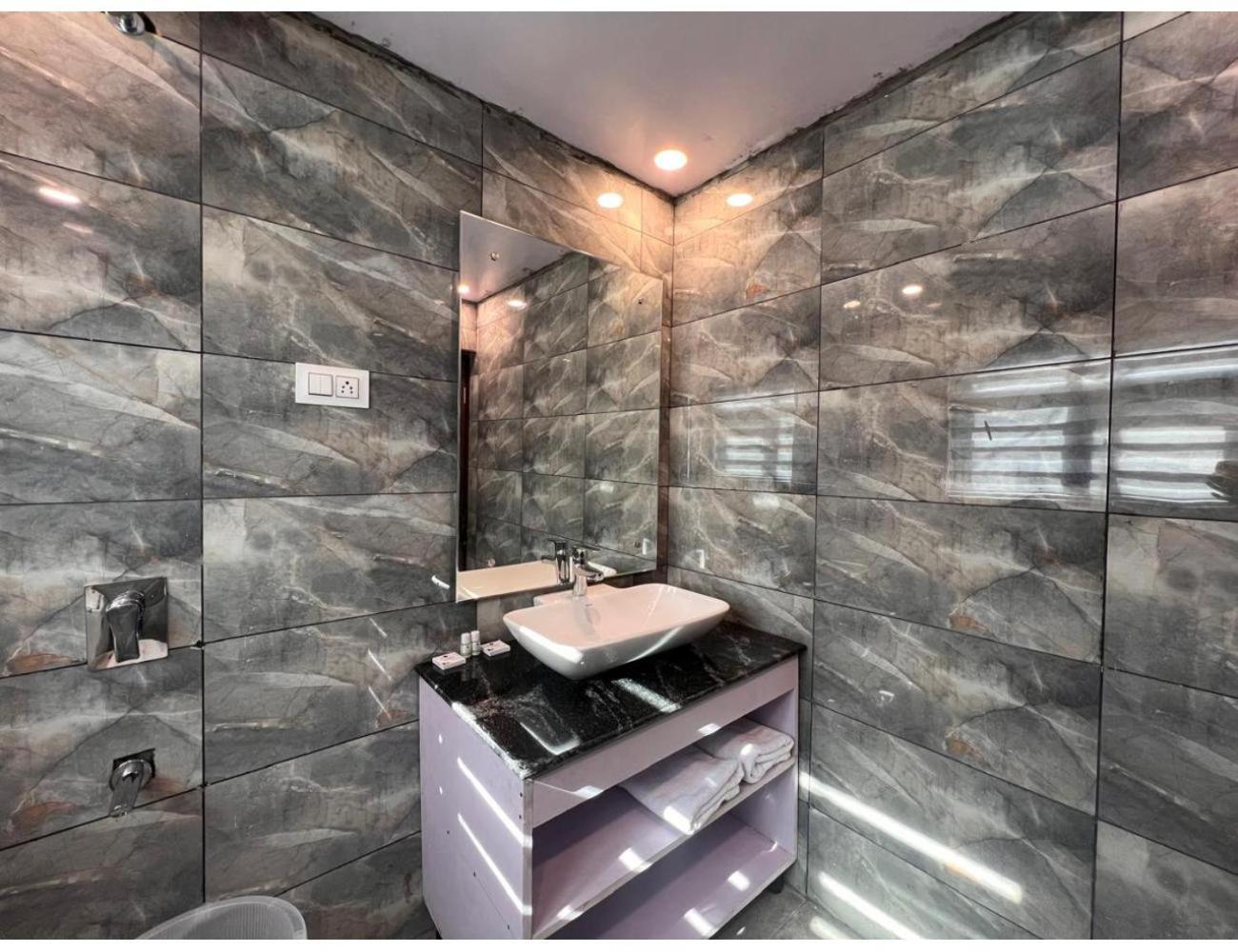 Riviera By Mountview, Homestay