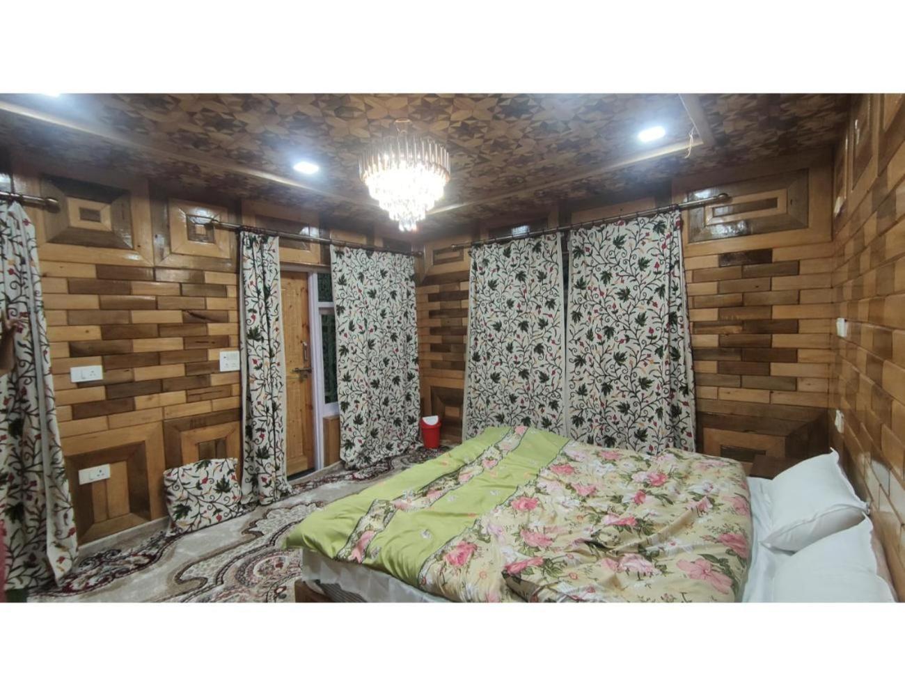 Himalayan Resort, *