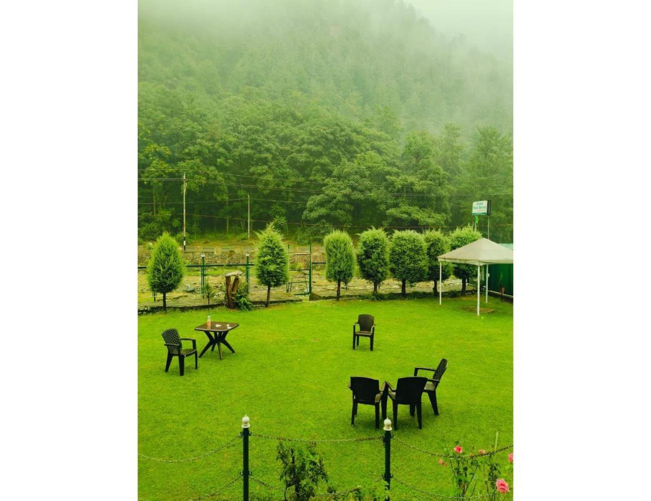 Ahmed Villa, * Pahalgam