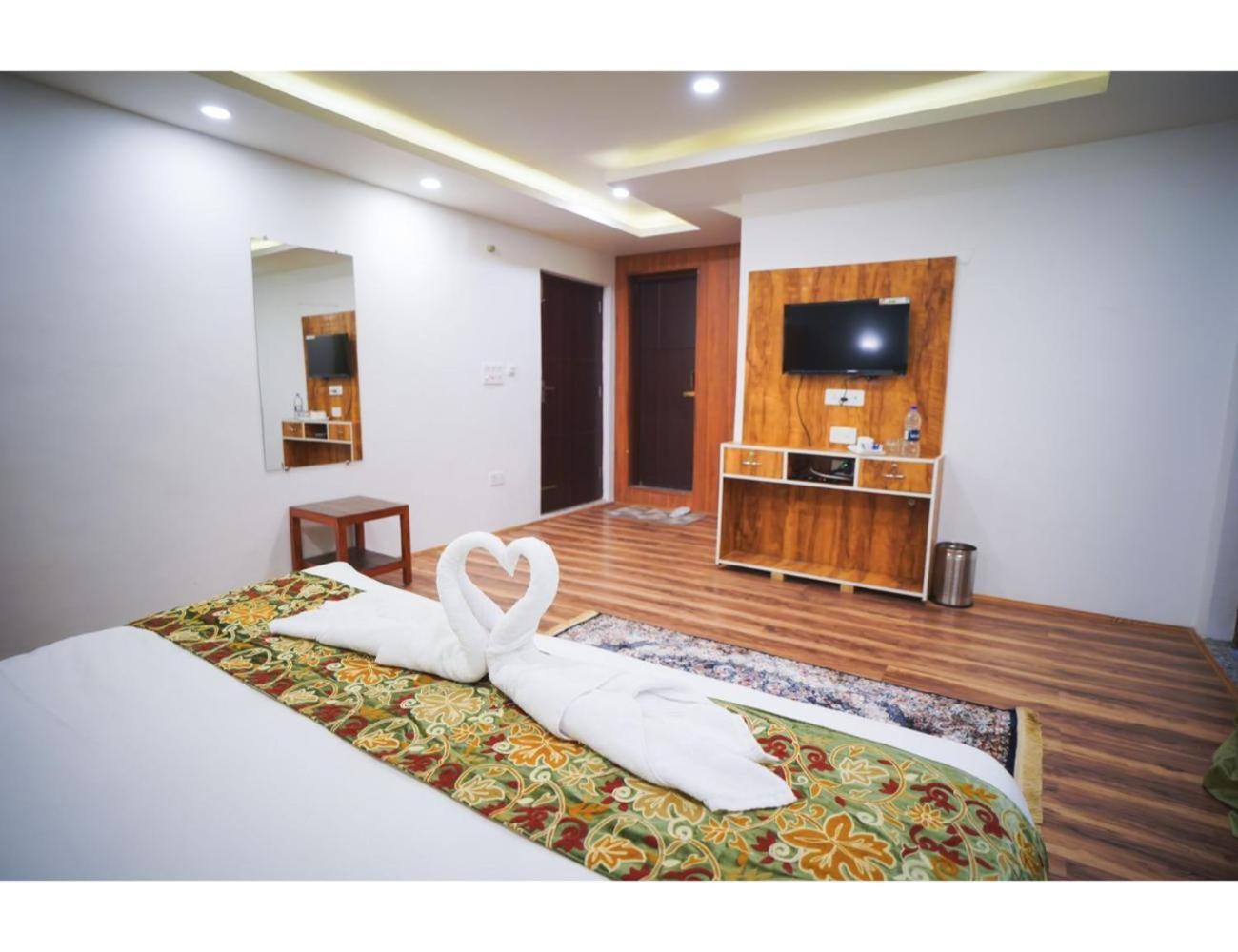 The Wonder Hills, Homestay