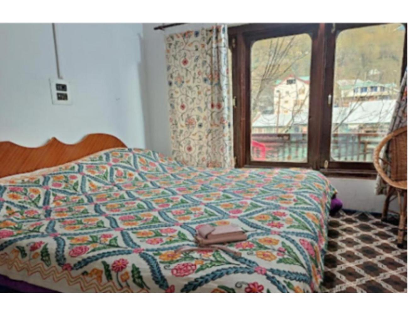 Hotel Adnan Palace Hotel, Near Laripora,