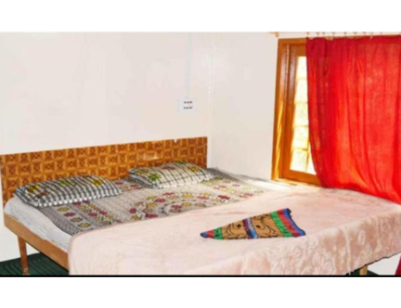 Adnan Palace Hotel, Near Laripora, 4*