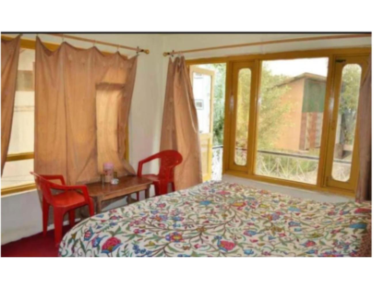 Hotel Adnan Palace Hotel, Near Laripora,