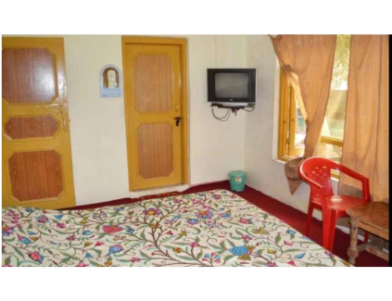 Hotel Adnan Palace Hotel, Near Laripora, 4*