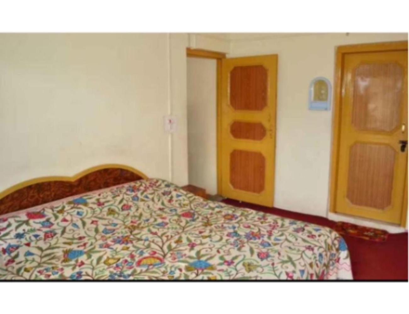 Adnan Palace Hotel, Near Laripora, 4* Pahalgam