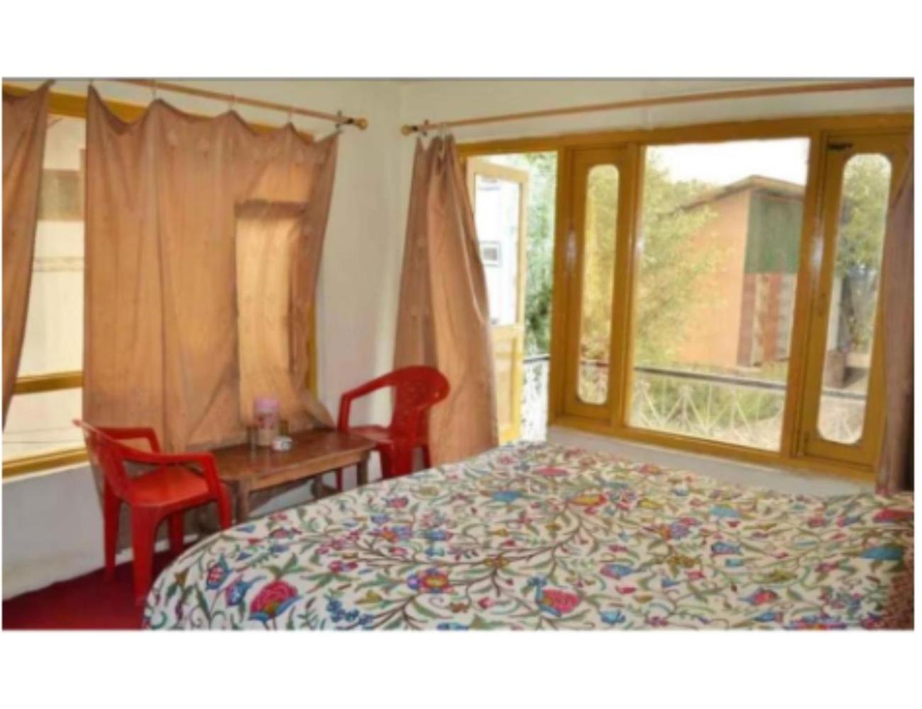 Adnan Palace Hotel, Near Laripora, Pahalgam