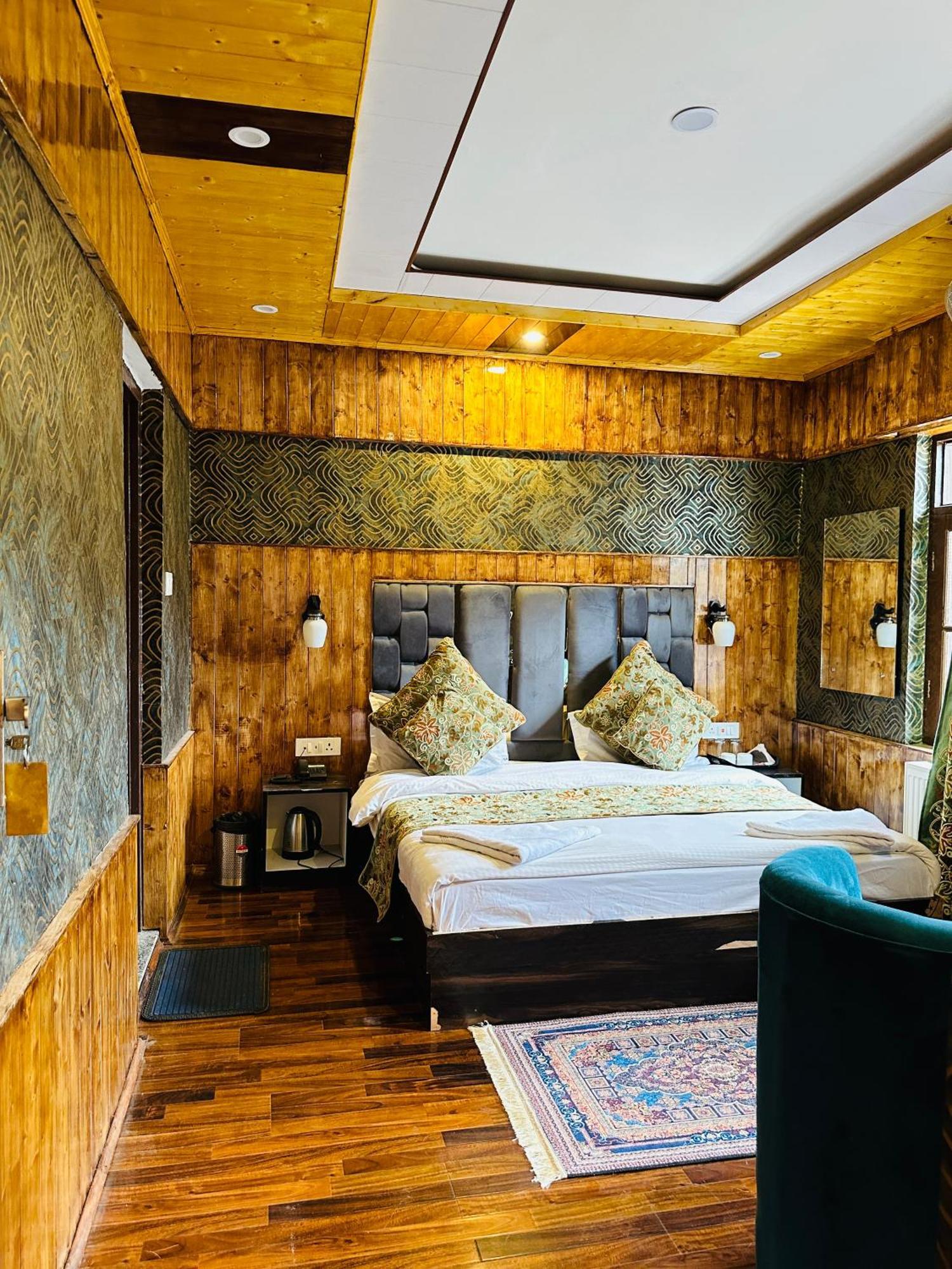 Jannat Hotel