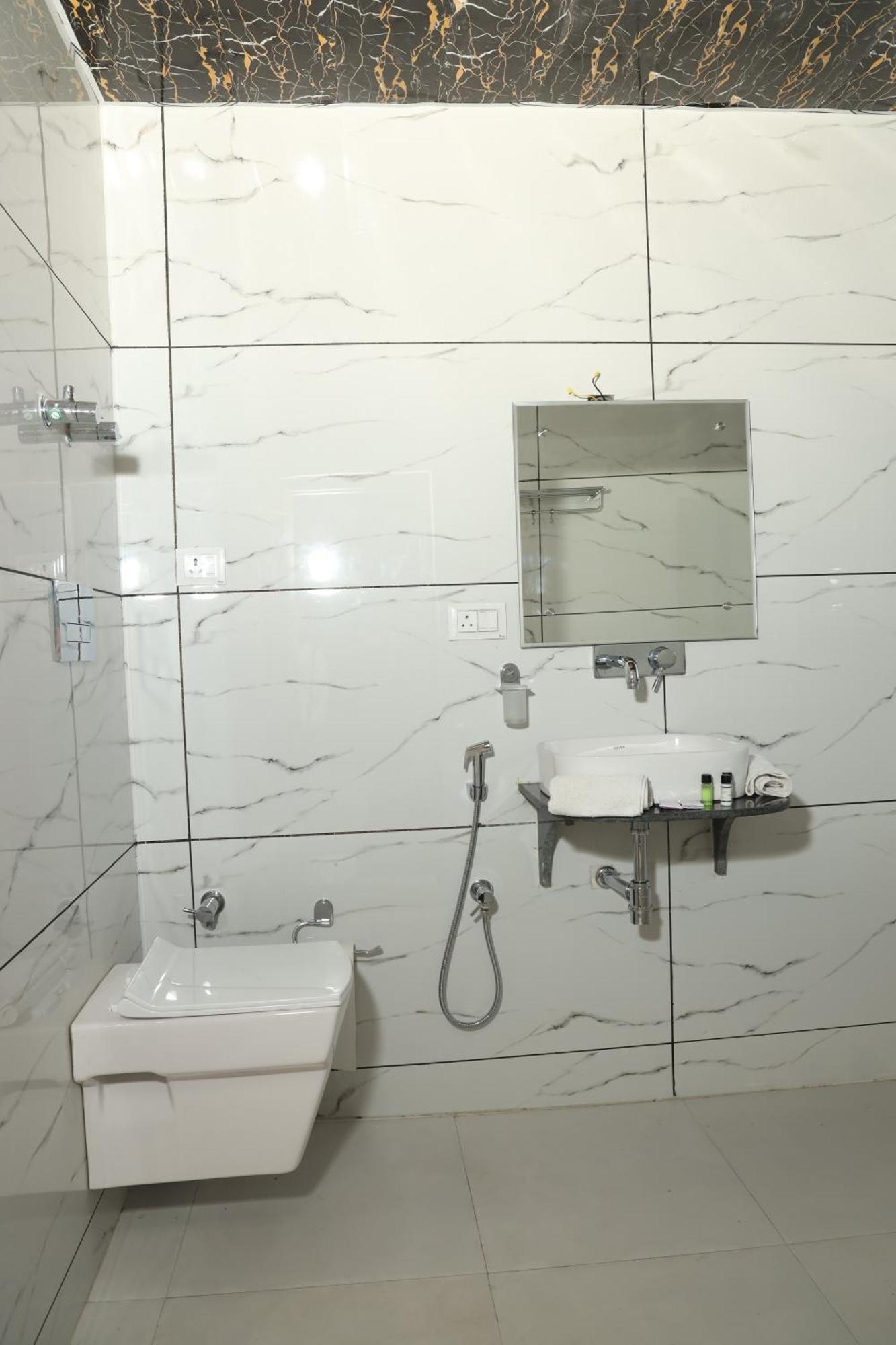 Mountain Orchard Retreat Hotel