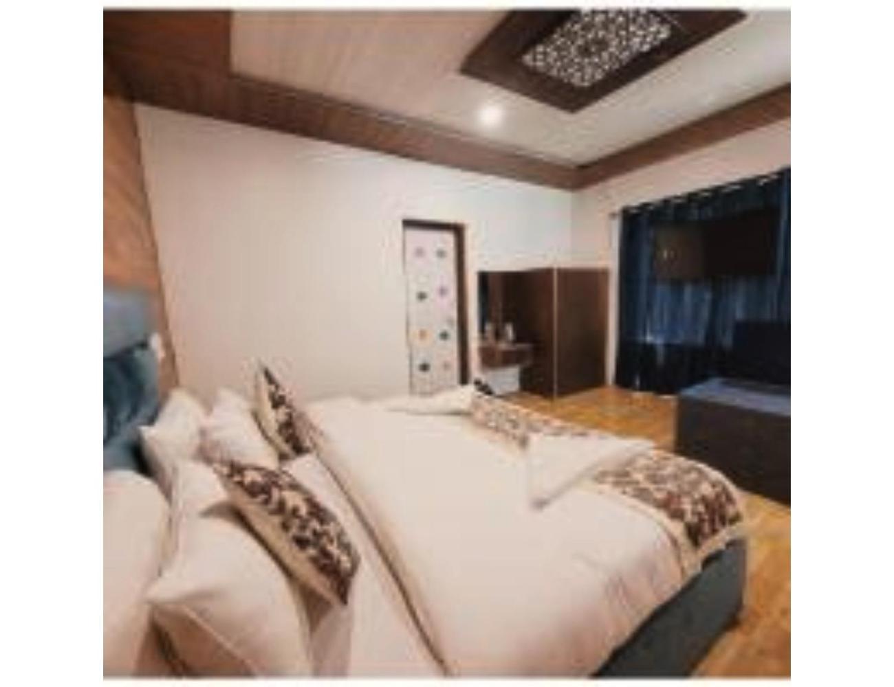 Woods Cottage, Near Lavender Park, Hotel