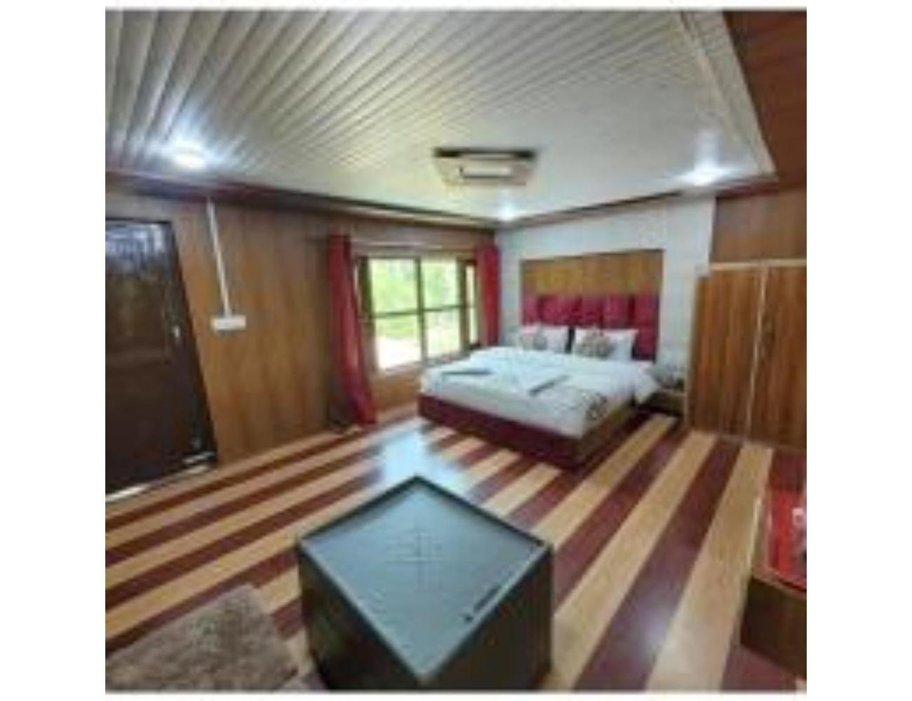 Hotel Woods Cottage, Near Lavender Park,