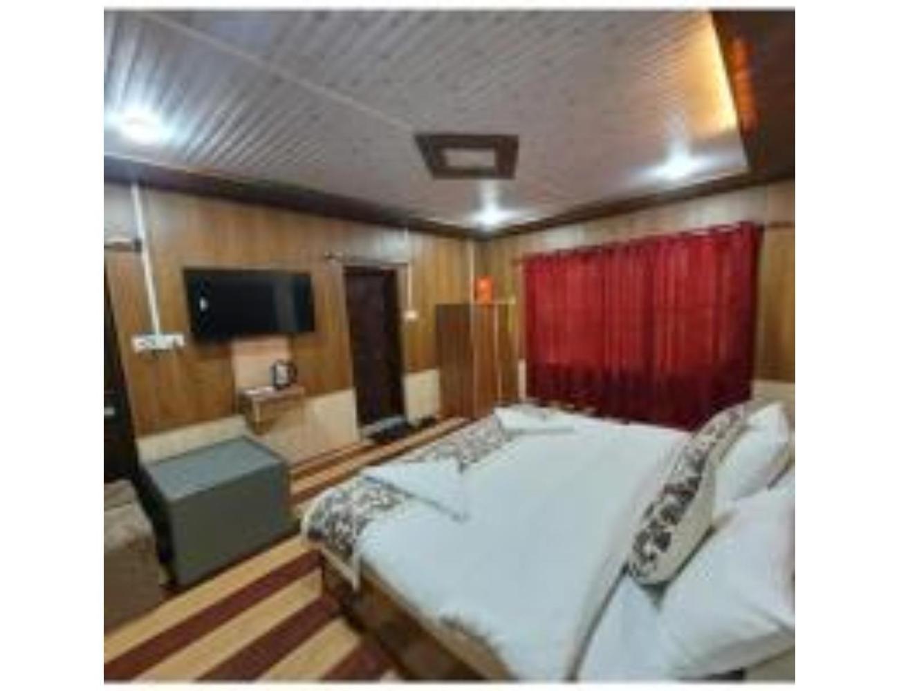 Hotel Woods Cottage, Near Lavender Park, Pahalgam