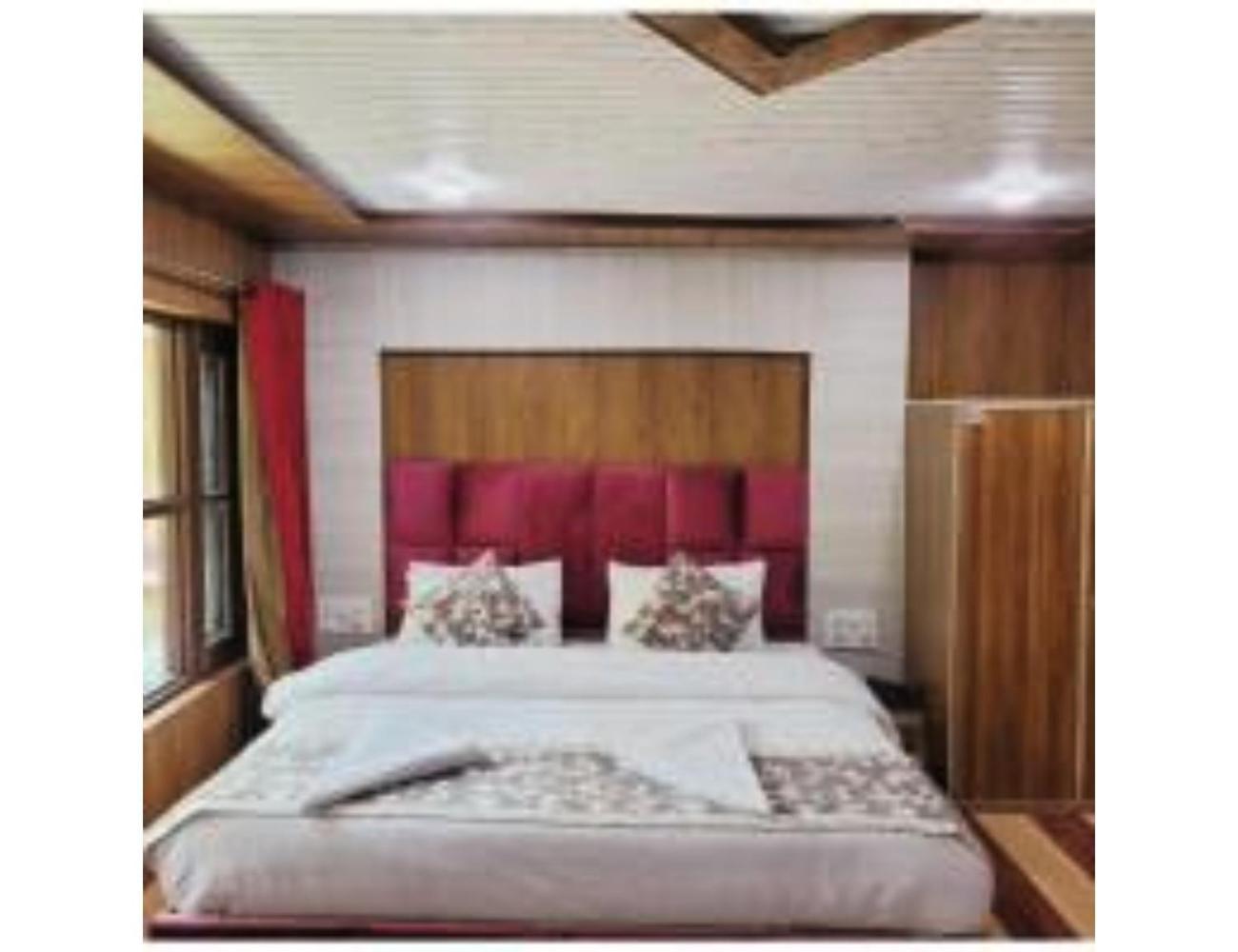 Hotel Woods Cottage, Near Lavender Park,