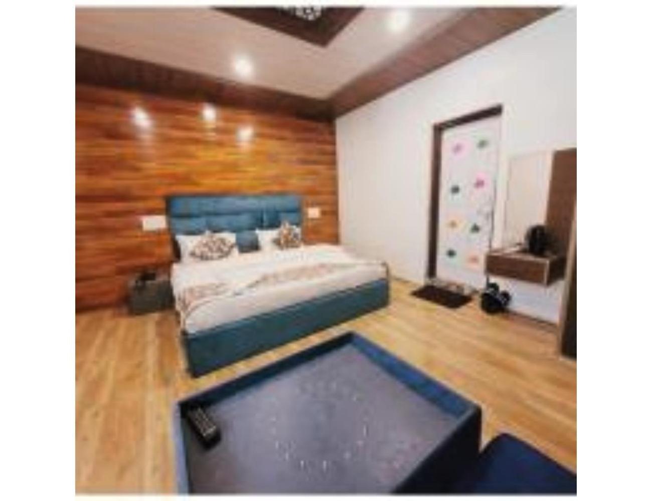 Woods Cottage, Near Lavender Park, Hotel *