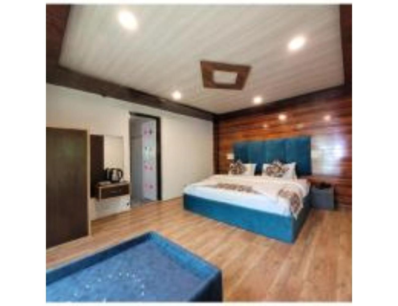 Hotel Woods Cottage, Near Lavender Park, *