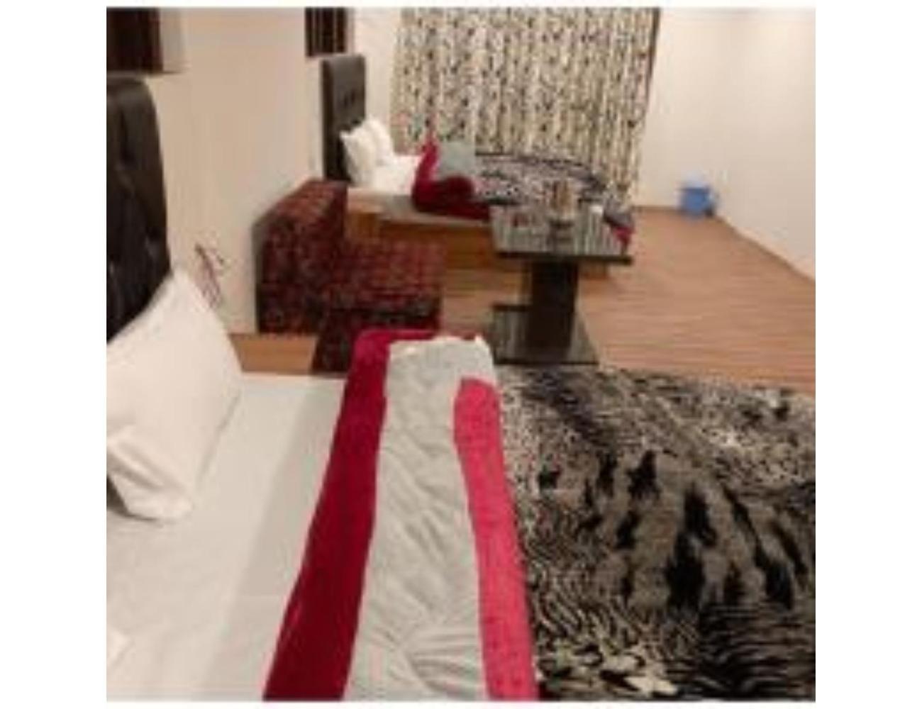 Amarnath Palace, ,near Laripora,pahalgam Hotel