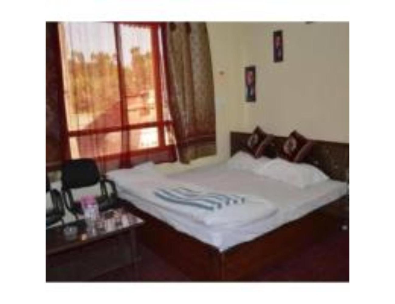 Snow Peak Guest House, Near Lavender Park ,pahalgam Hotel *