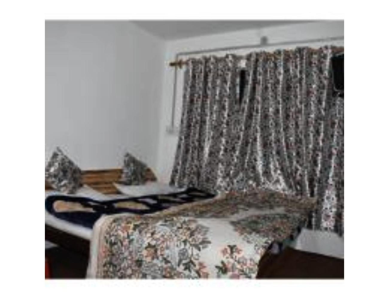 Snow Peak Guest House, Near Lavender Park ,pahalgam Pahalgam