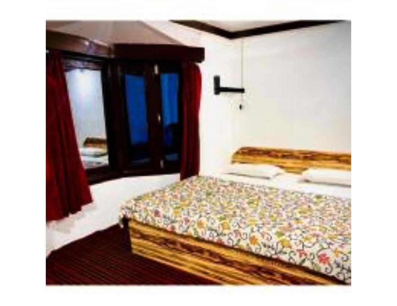 Snow Peak Guest House, Near Lavender Park ,pahalgam Hotel *