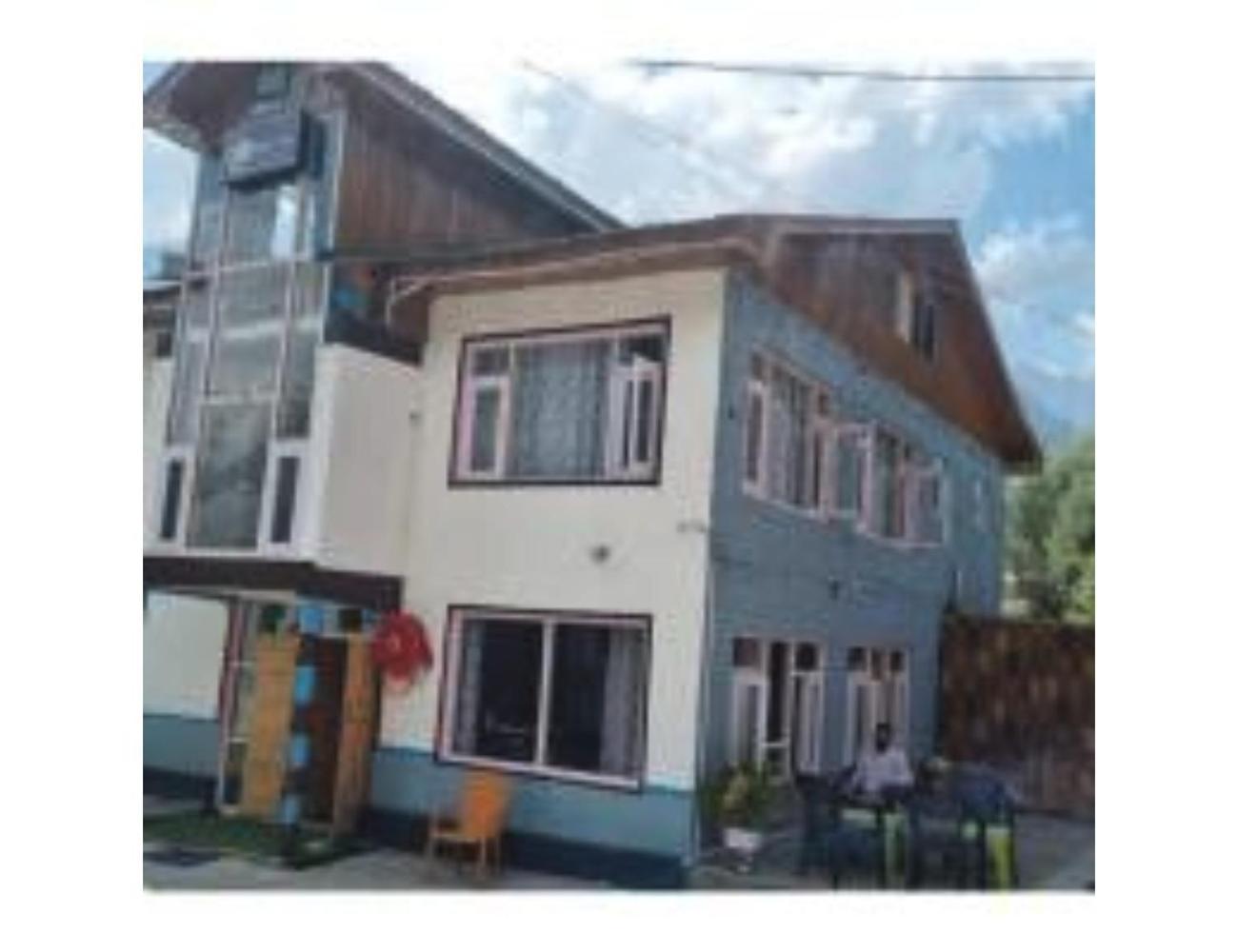 Hotel New Relax Inn, Pahalgam, 2 Km From Lidder Valley 2*