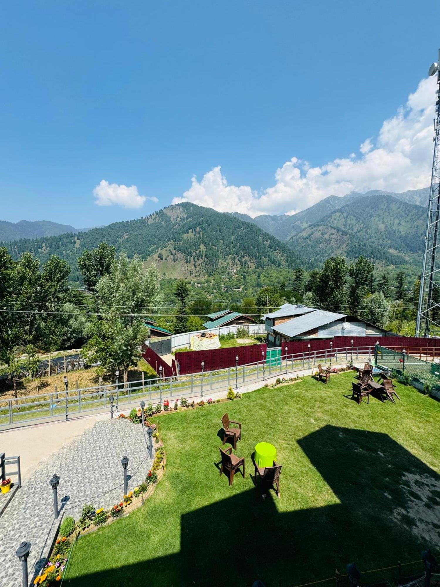 Hotel Frosty Mountain 3*