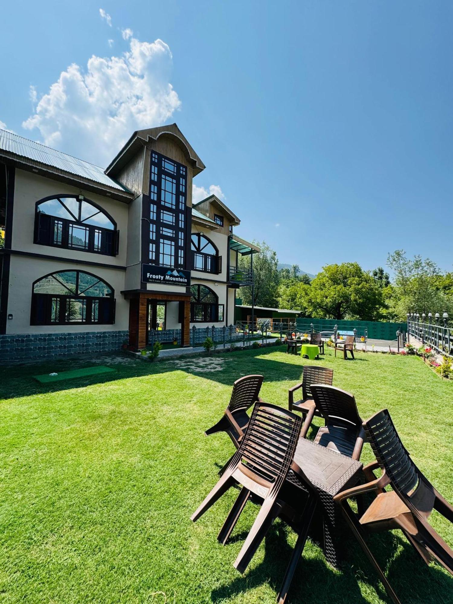 Hotel Frosty Mountain Pahalgam