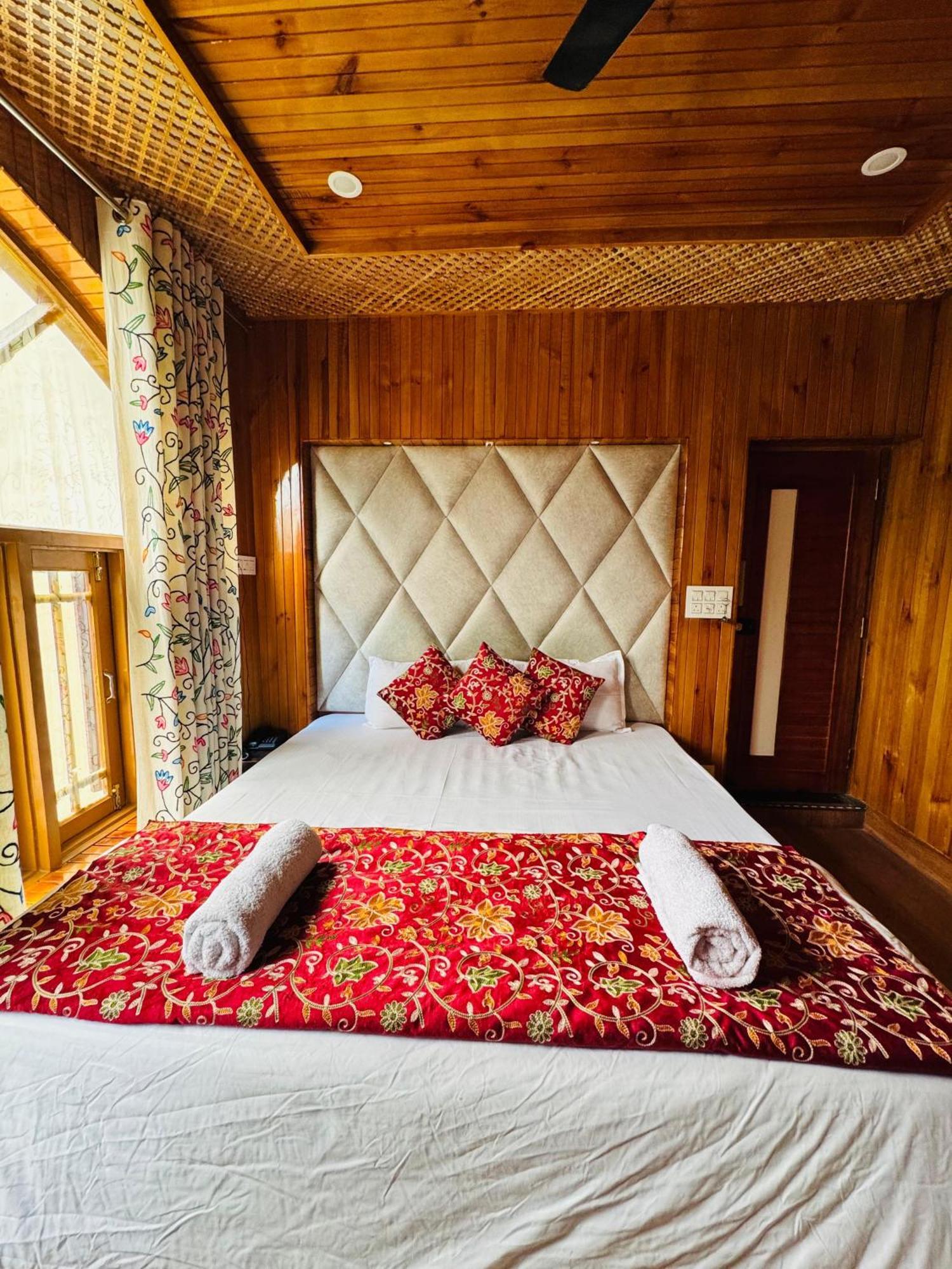 Hotel Frosty Mountain 3*