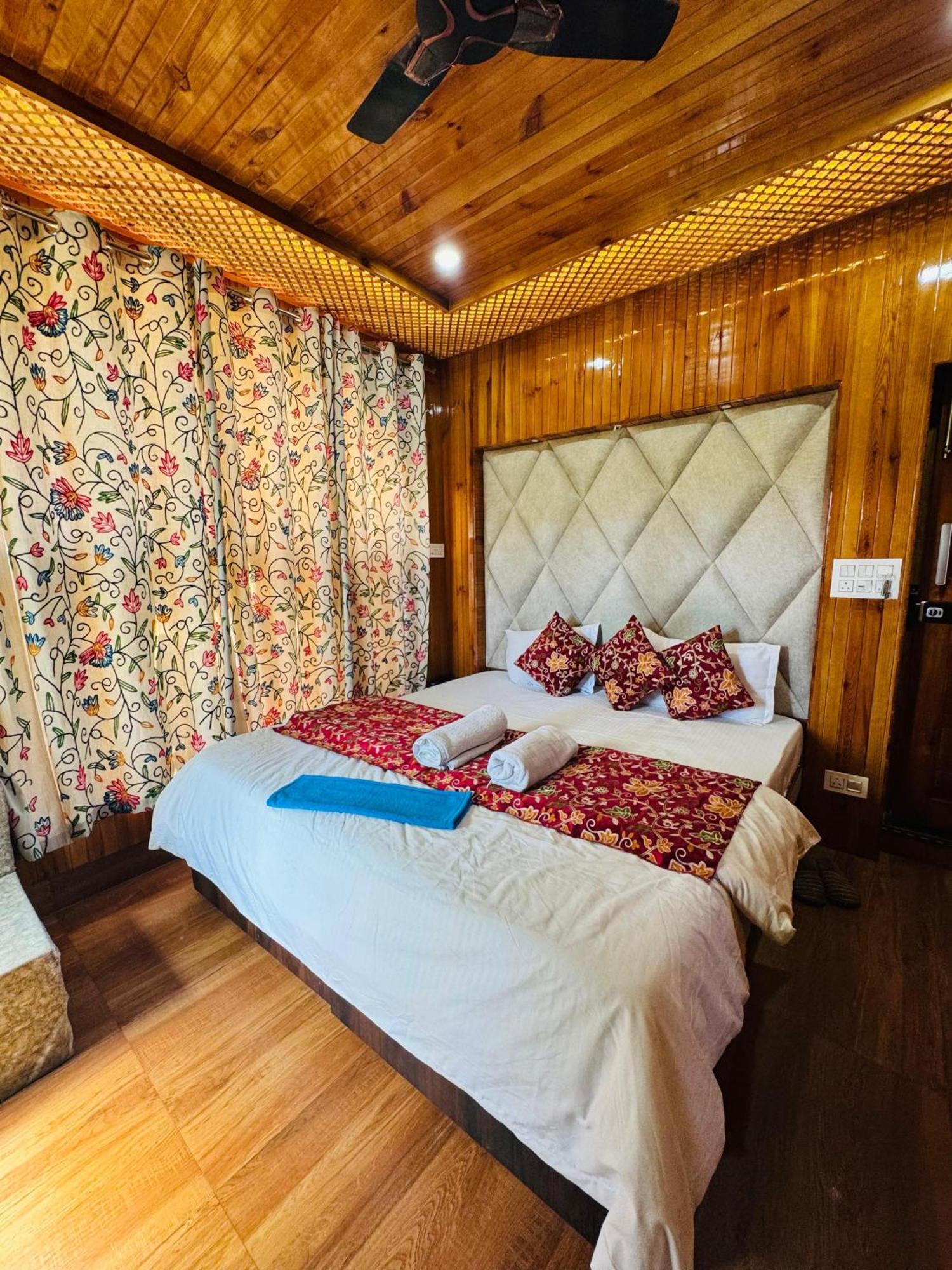 Hotel Frosty Mountain Pahalgam