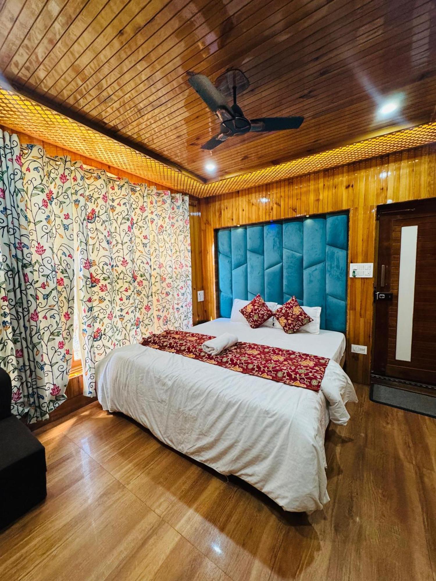 Hotel Frosty Mountain