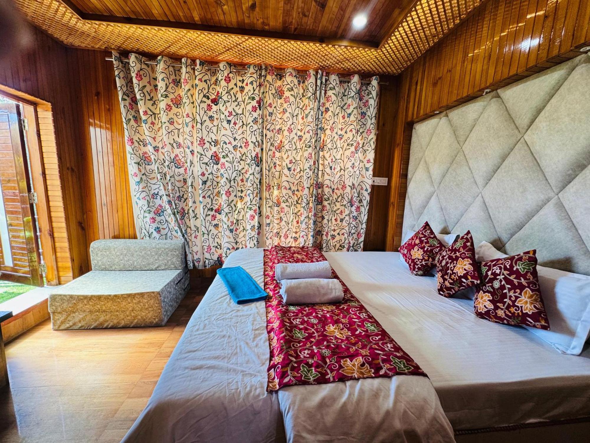 Hotel Frosty Mountain Pahalgam