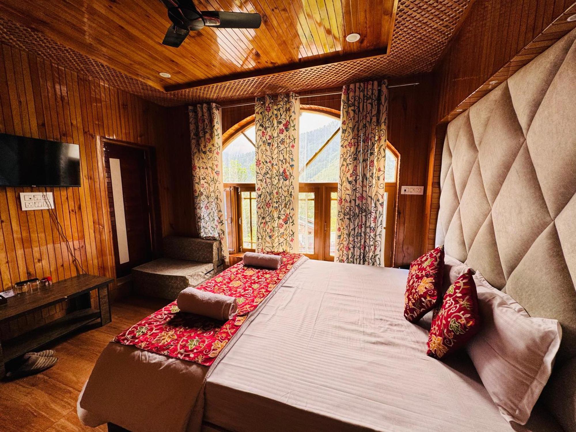 Frosty Mountain Hotel