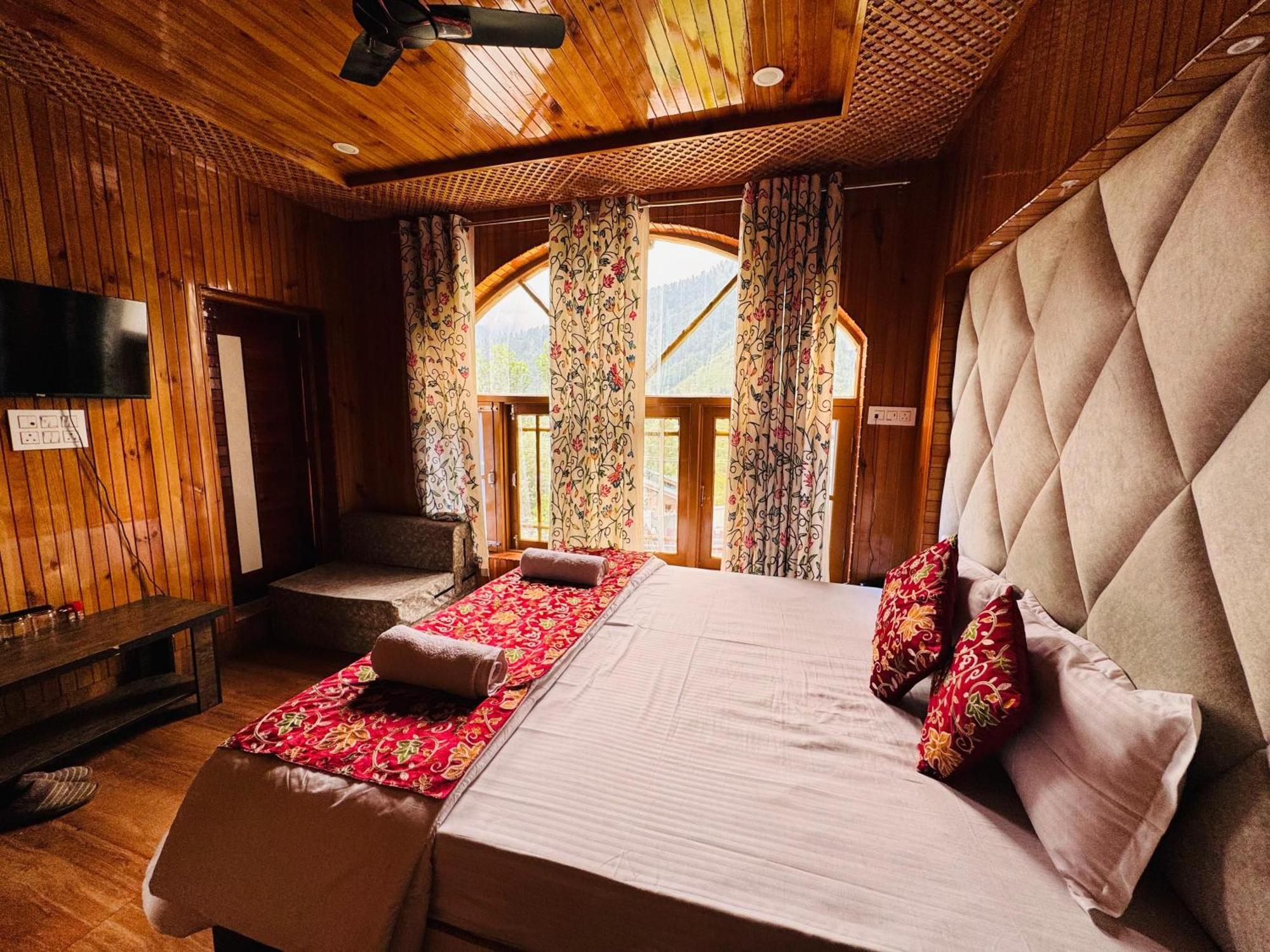 Hotel Frosty Mountain 3*