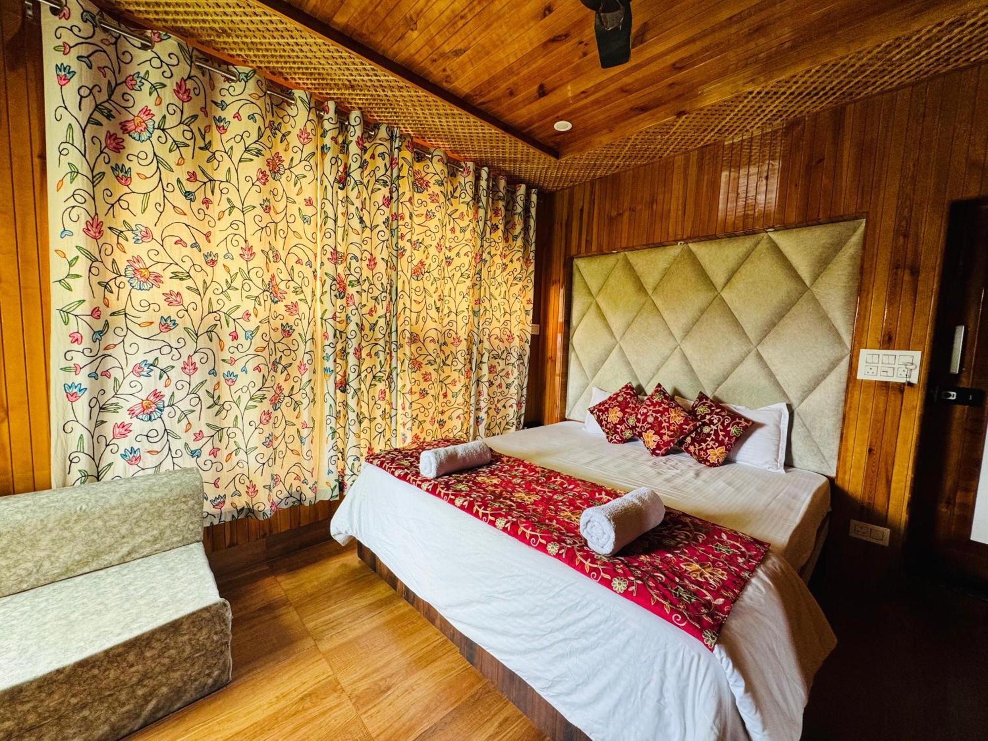 Hotel Frosty Mountain Pahalgam