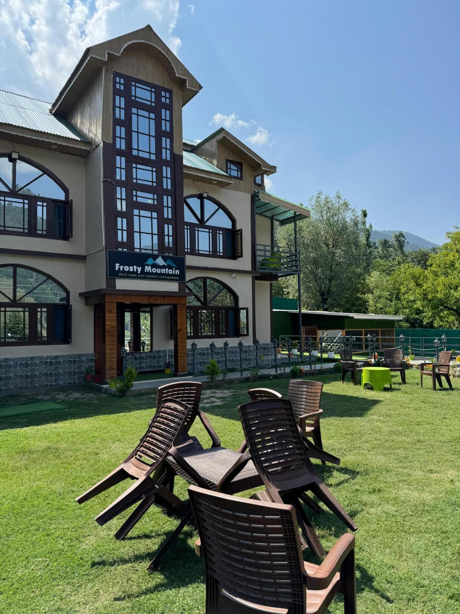Hotel Frosty Mountain
