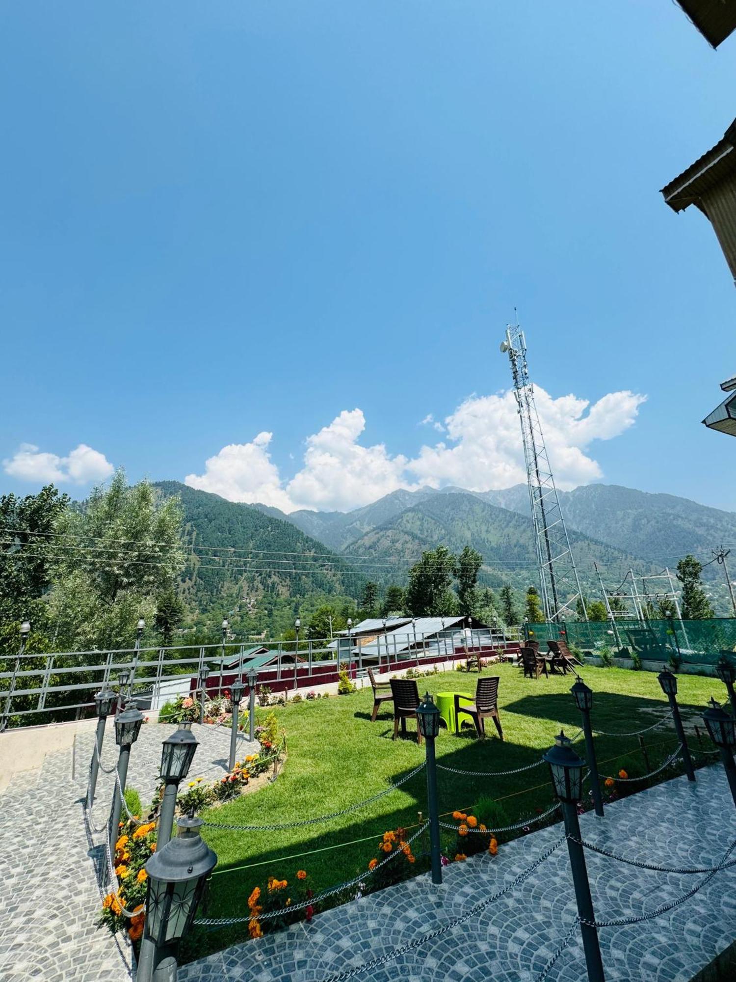 Frosty Mountain Hotel 3*