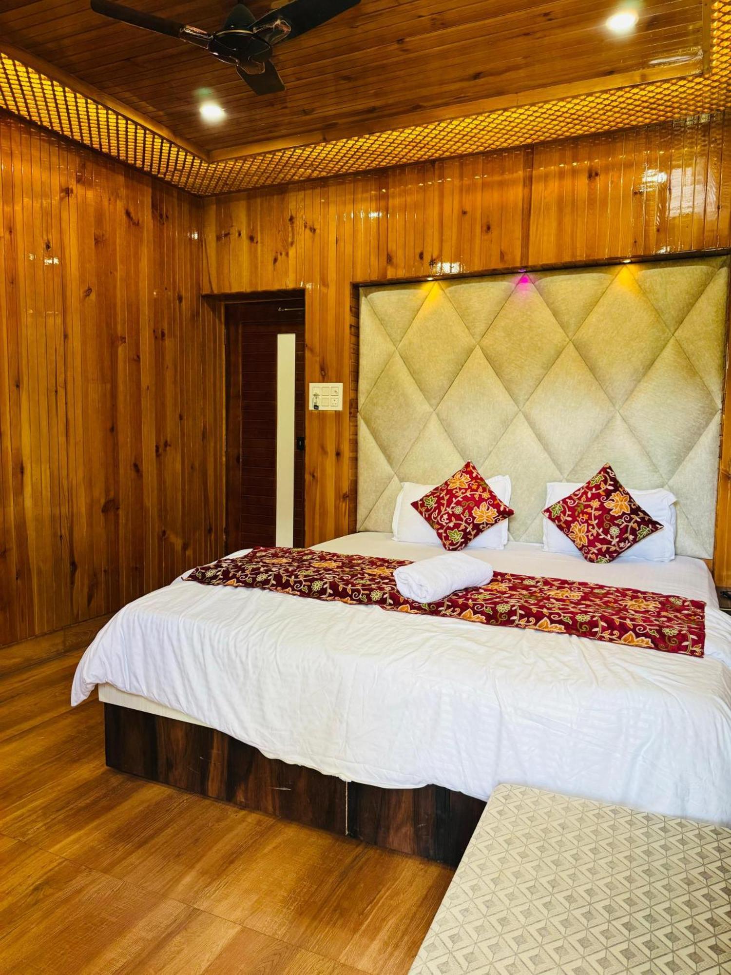 Hotel Frosty Mountain Pahalgam