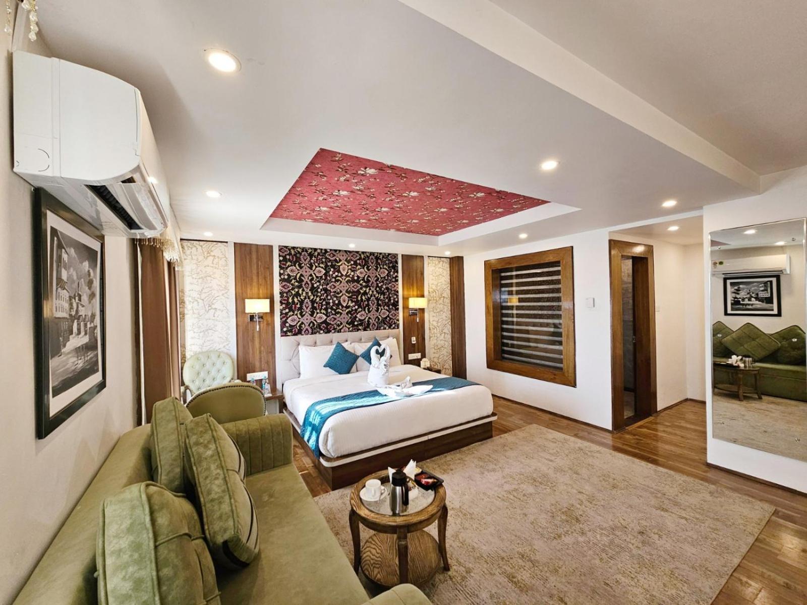 The Walnut Creek Hotel 4*
