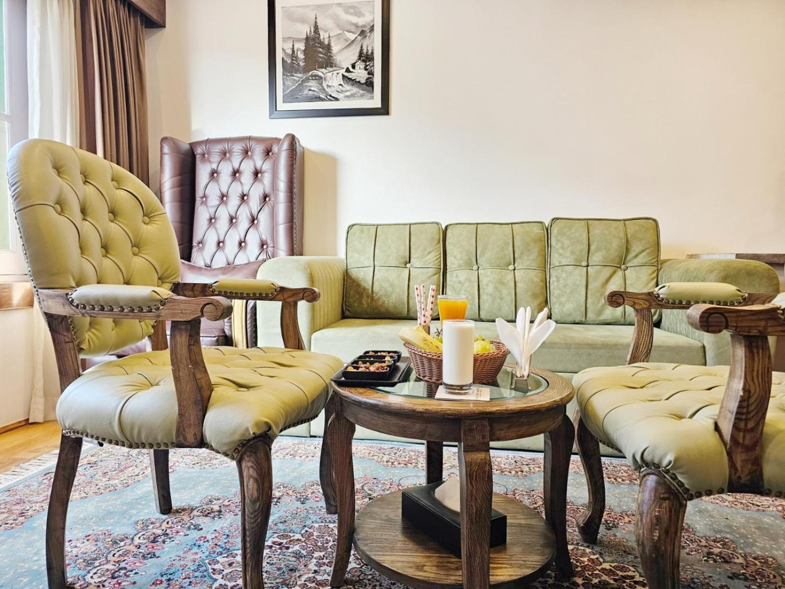 The Walnut Creek Hotel
